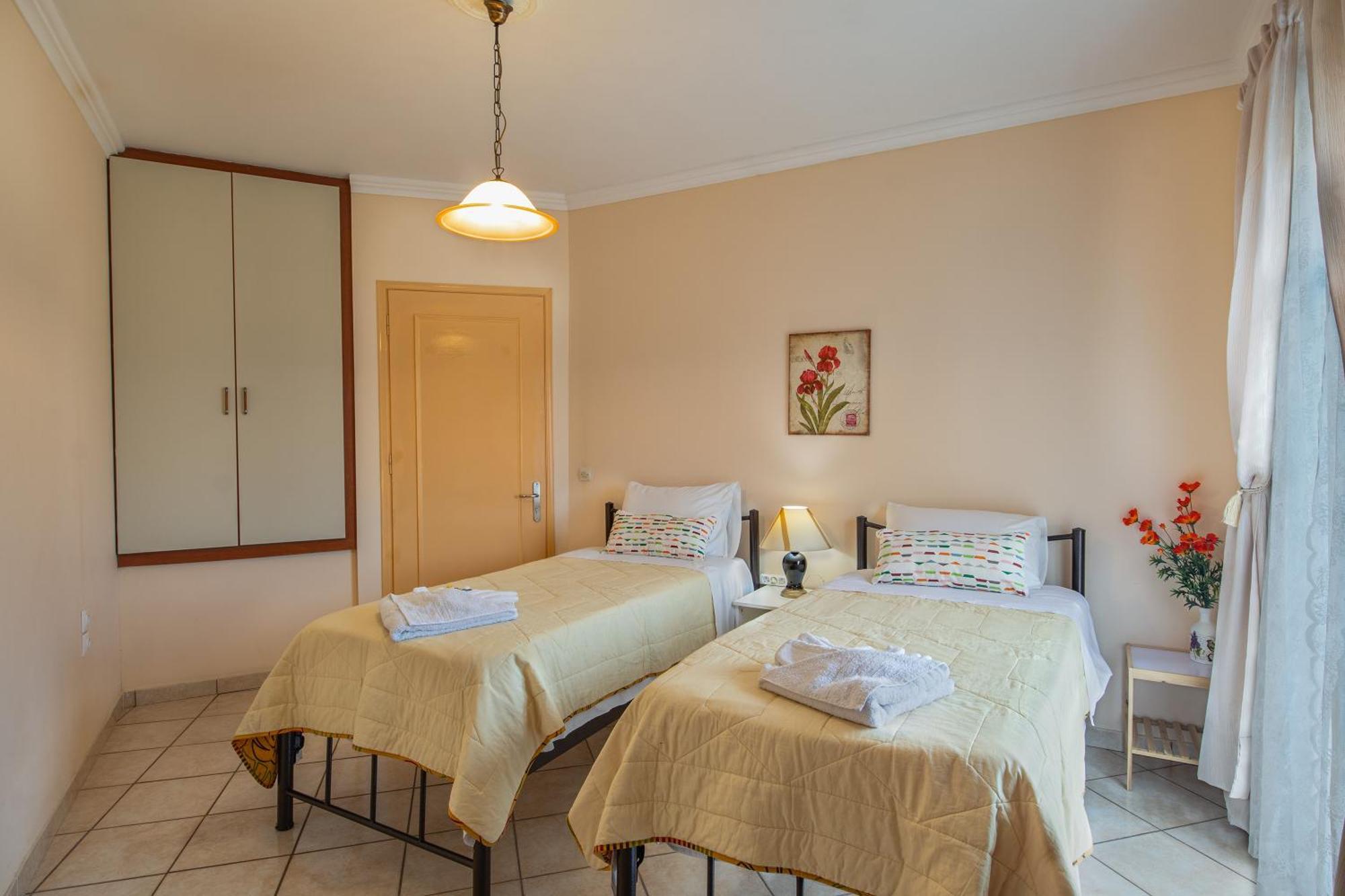 House Of Velenia - 2 Bedroom Apartment Near Old Town, Airport And Bus Station Corfu  Экстерьер фото