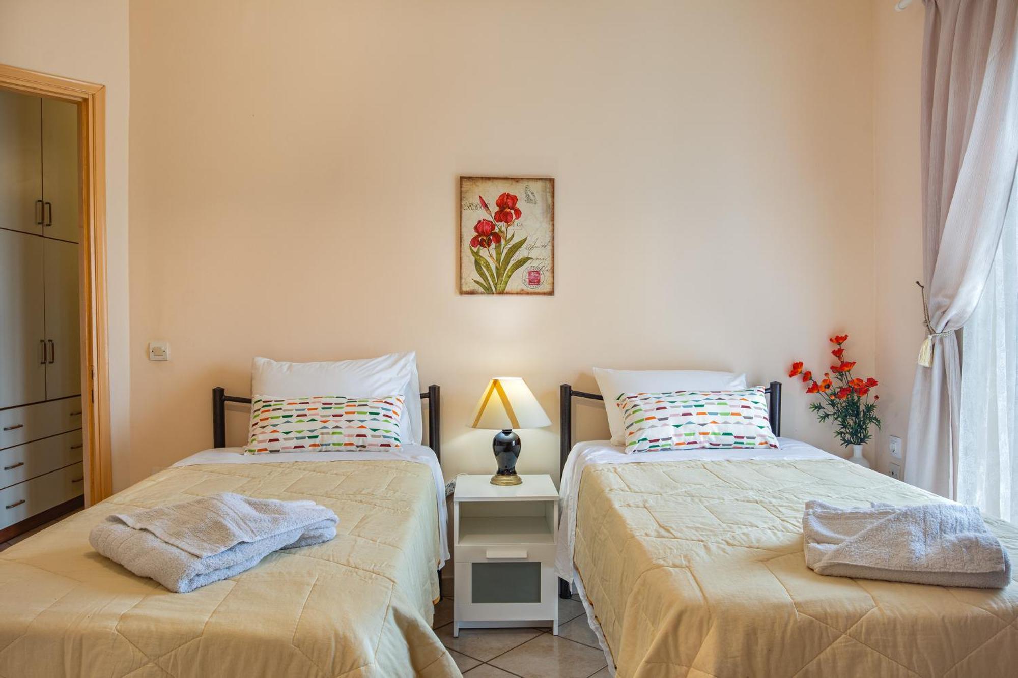 House Of Velenia - 2 Bedroom Apartment Near Old Town, Airport And Bus Station Corfu  Экстерьер фото